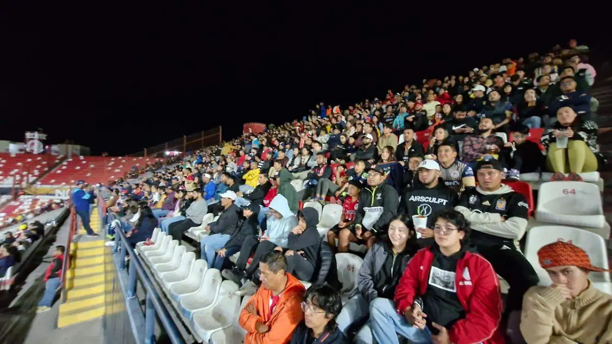 aficionados del Atlético de San Luis el juego en el Lastras  (3)